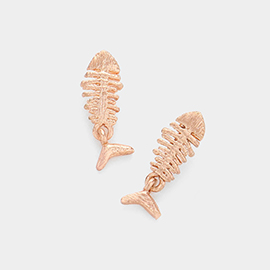 Metal fishbone stud earrings