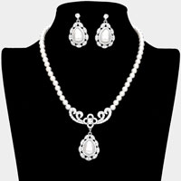 Rhinestone Embellished Quatrefoil Teardrop Pearl Accented Necklace