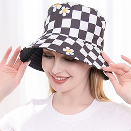Flower Pointed Checkerboard Patterned Bucket Hat