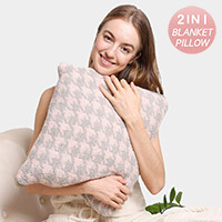 2 IN 1 Houndstooth Patterned Blanket / Pillow