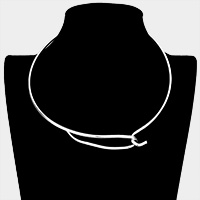 Hook Detailed Metal Choker Necklace